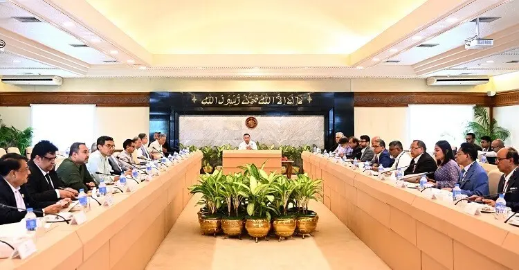 প্রধানমন্ত্রীকে ১০০ বিলিয়ন ডলার রপ্তানির রূপরেখা তুলে ধরলেন ব্যবসায়ীরা
